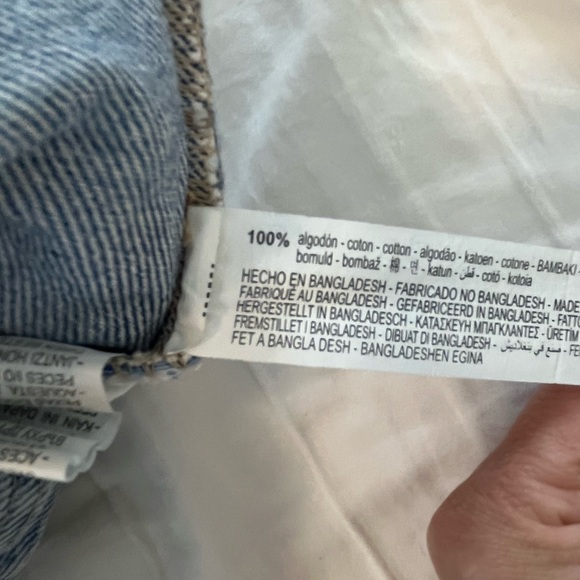 Zara Bloggers Favorite Cut Out
Sleeveless Denim Distressed Jumpsuit Size Medium - Picture 15 of 16